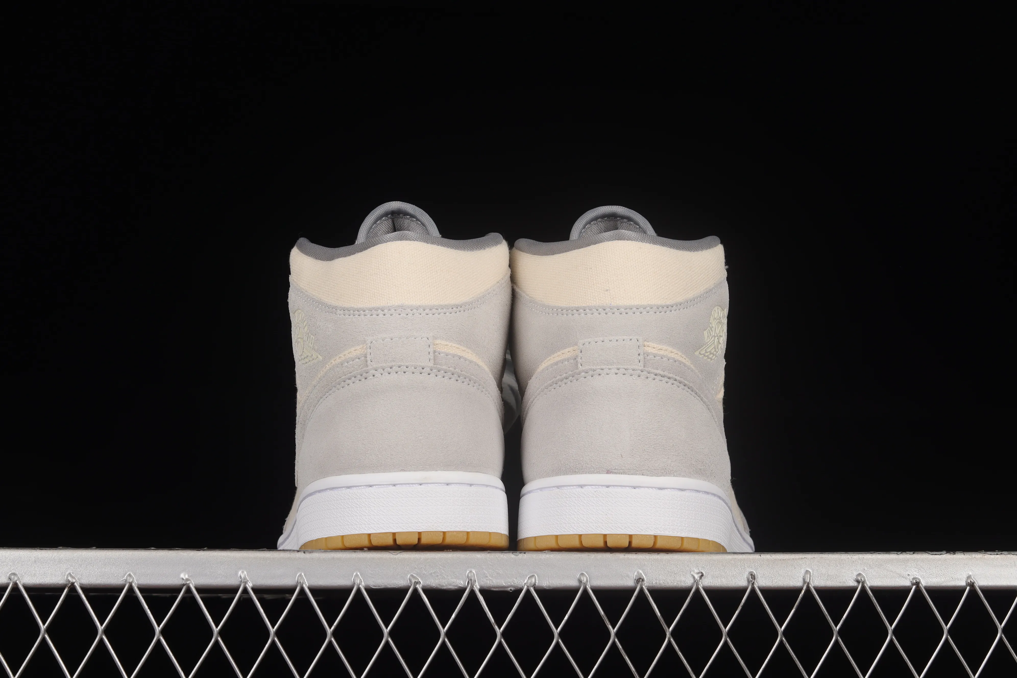 All categories Air Jordan Jordan series basketball shoes Air Jordan 1 Mid G version pure original Air Jordan 1 Mid AJ1 Joe 1 coconut milk color mid-top basketball shoes DN4281-100